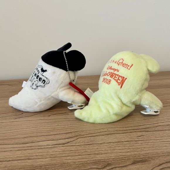 Tokyo Disney Resort Ghost Mickey Shoulder Plush Halloween 2018 and 2019 - Picture 2 of 5